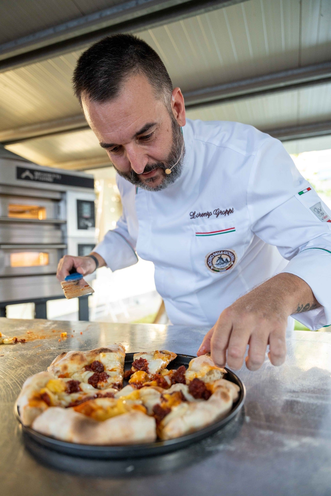 Chef Lorenzo making pizza with Dallagiovanna Rossa flour