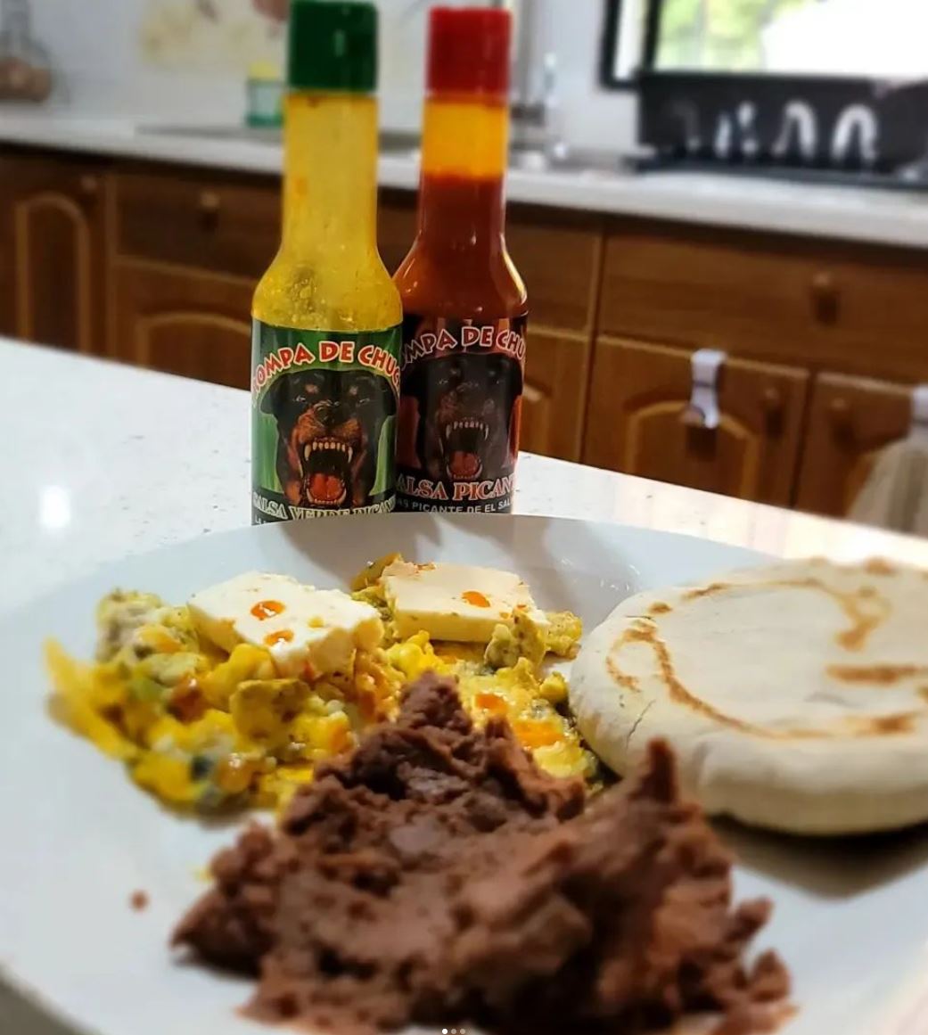 Trompa De Chucho Hot Sauce La Mas Picante De El Salvador 100% organic Imported Salvadorean Salsa Chili Vinegar 3 peppers Jalapeno, Habanero, Tabasco  Hagale Huevos!